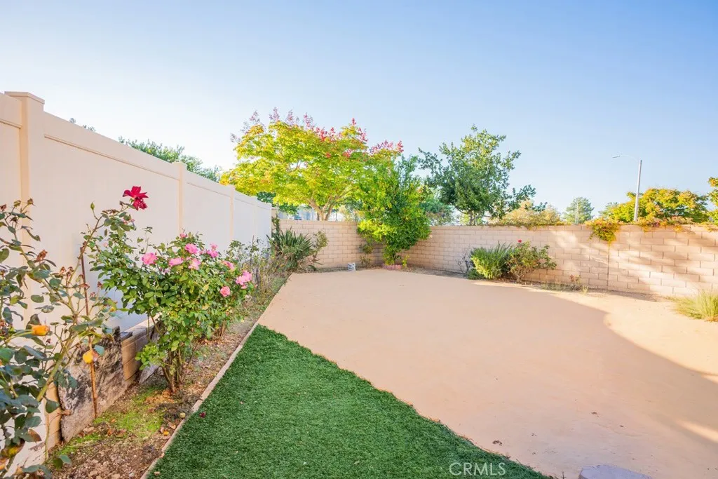 27117 Eden Court, Newhall, California 91350 home-pic-1